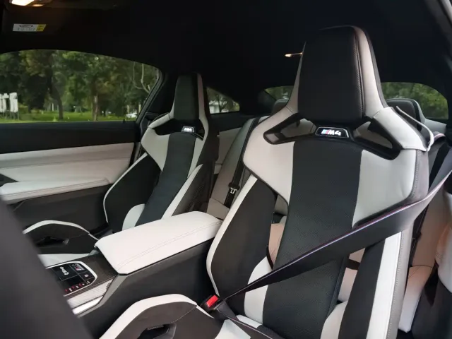 BMW M4 — Фото автомобиля 17