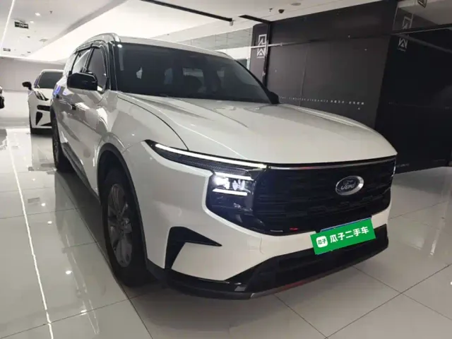 Ford Edge — Фото автомобиля 3