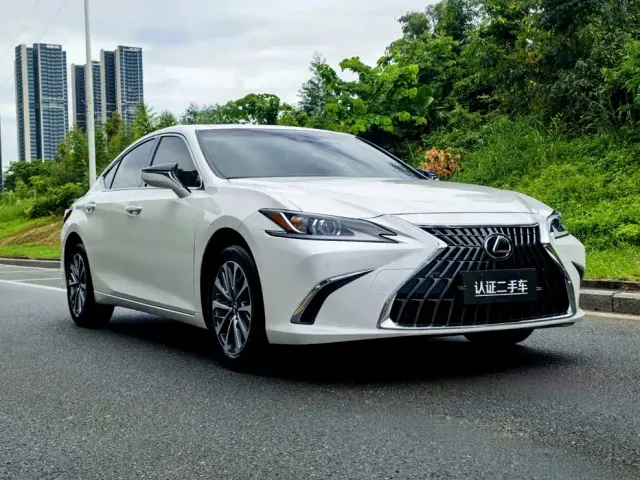Lexus ES — Фото автомобиля 3