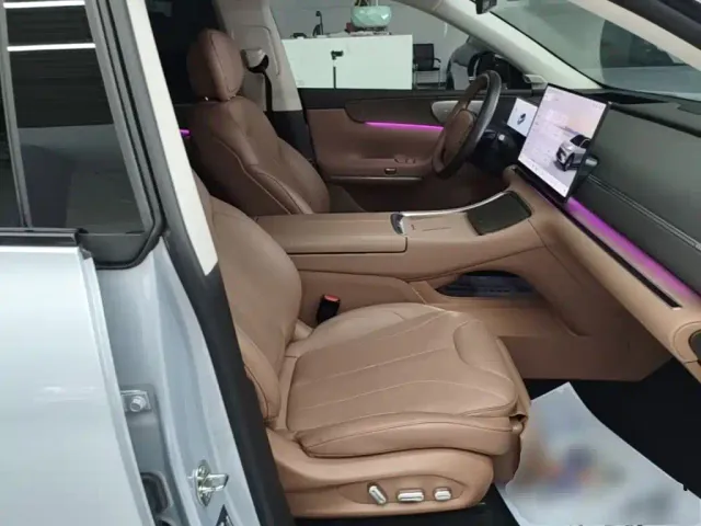 Leapmotor C11 — Фото автомобиля 24