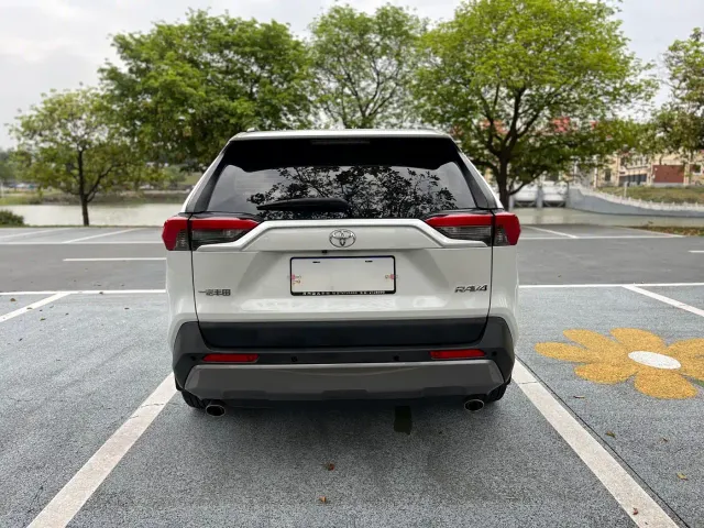 Toyota RAV4 — Фото автомобиля 15