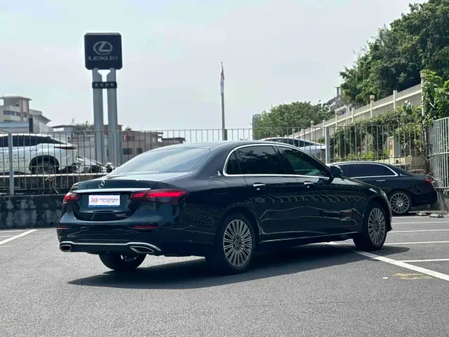 Mercedes-Benz E-Class — Фото автомобиля 6