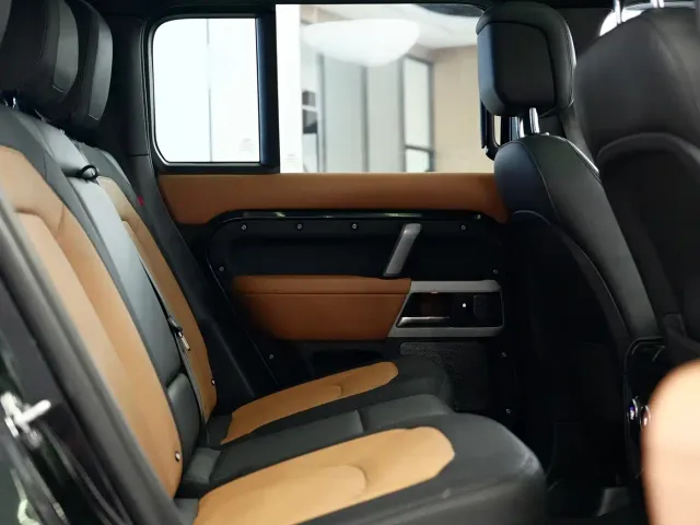 Land Rover Defender — Фото автомобиля 13