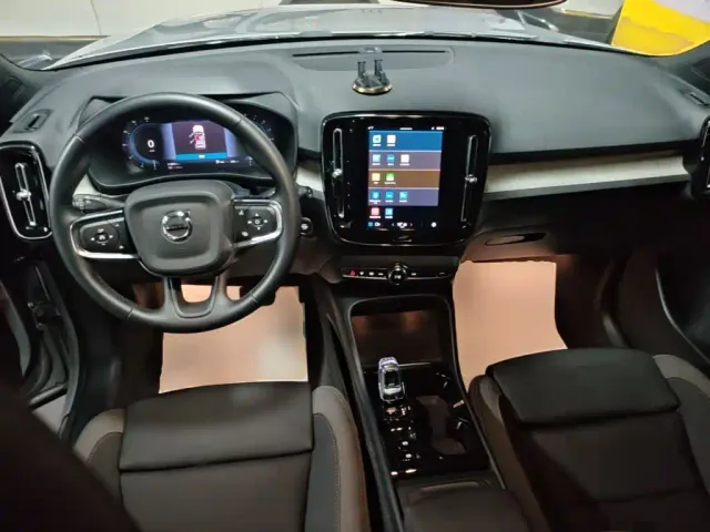 Volvo XC40 — Фото автомобиля 9