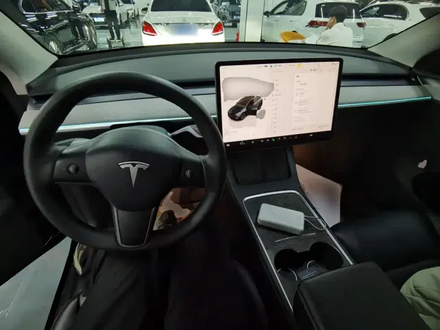 Tesla Model Y — Фото автомобиля 9
