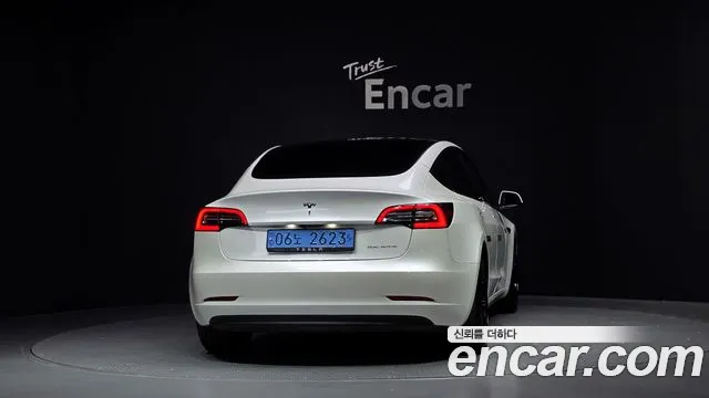 Tesla Model 3 — Фото автомобиля 4