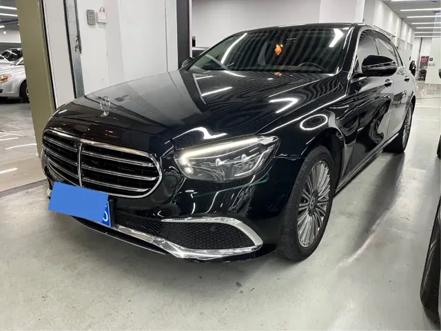 Фотография автомобиля — Mercedes-Benz E-Class