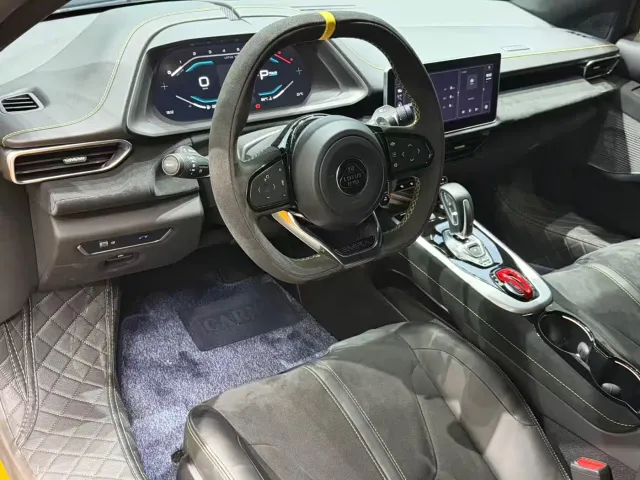 Lotus Emira — Фото автомобиля 8