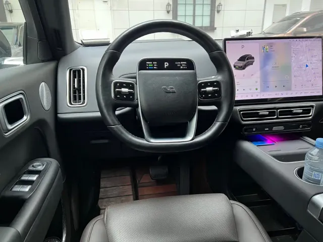 Li Auto L8 — Фото автомобиля 8