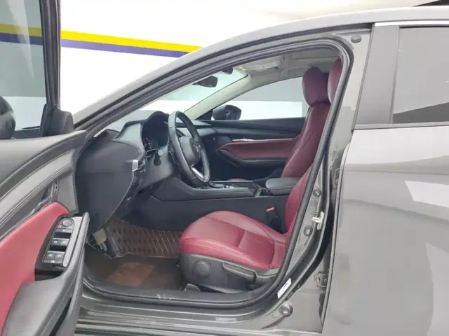 Mazda Axela — Фото автомобиля 9