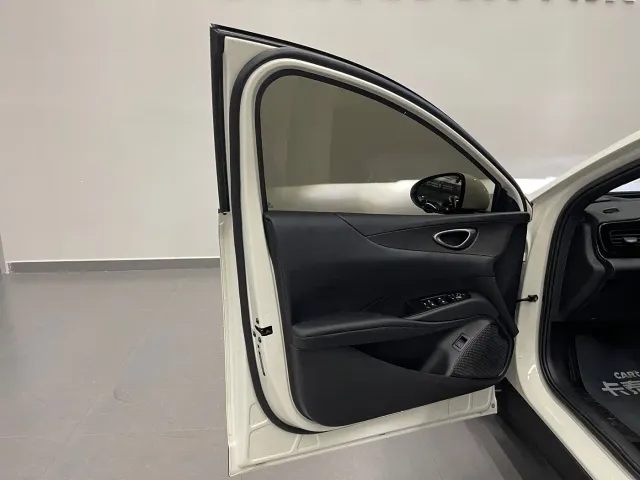BYD Seal 06 — Фото автомобиля 12