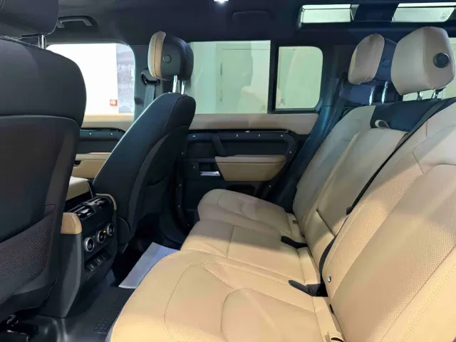 Land Rover Defender — Фото автомобиля 17