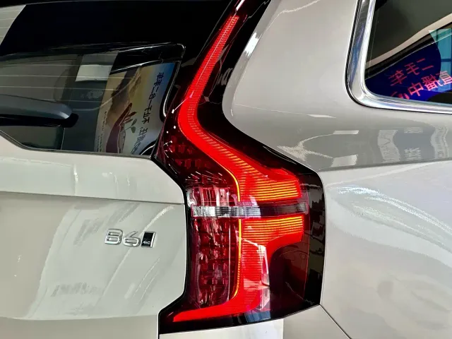 Volvo XC90 — Фото автомобиля 9