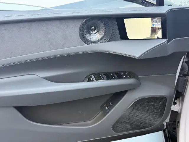 Lotus Emeya — Фото автомобиля 15
