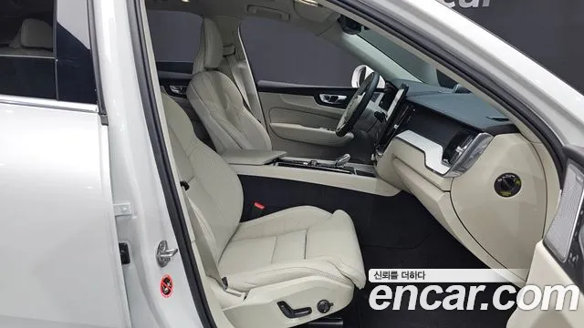 Вольво XC60 — Фото автомобиля 21