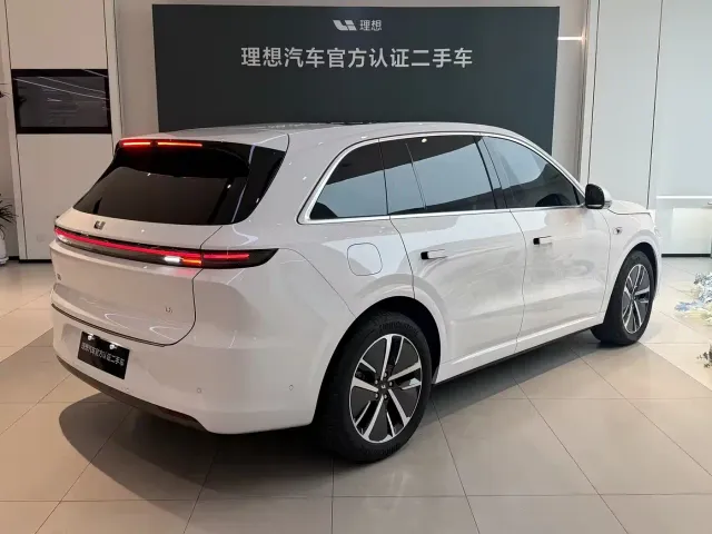 Li Auto L6 — Фото автомобиля 11