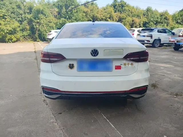 Volkswagen Lavida — Фото автомобиля 5