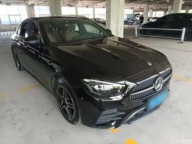 Mercedes-Benz E-Class — Фото автомобиля 3