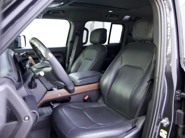 Land Rover Defender — Фото автомобиля 12