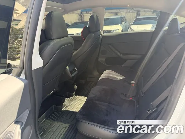 Tesla Model Y — Фото автомобиля 9
