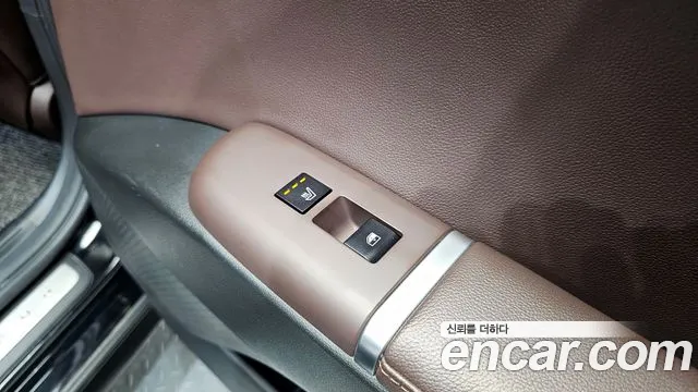 Hyundai Grandeur Grandeur (GN7) 2.5 Бензин 2WD — Фото автомобиля 19