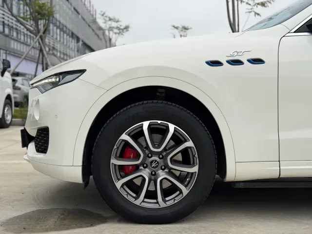 Maserati Levante — Фото автомобиля 18