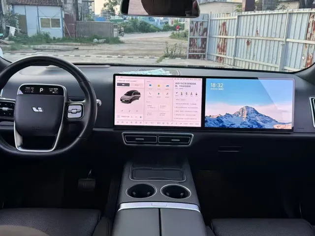 Li Auto L8 — Фото автомобиля 8