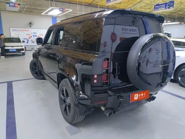 Land Rover Defender — Фото автомобиля 5
