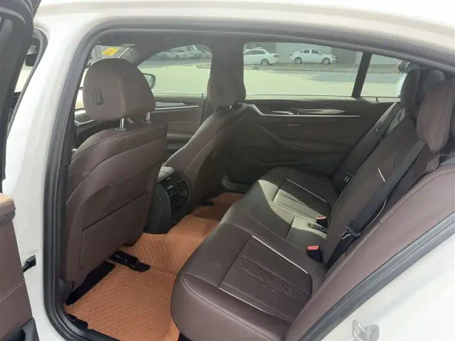 BMW 5 Series — Фото автомобиля 12