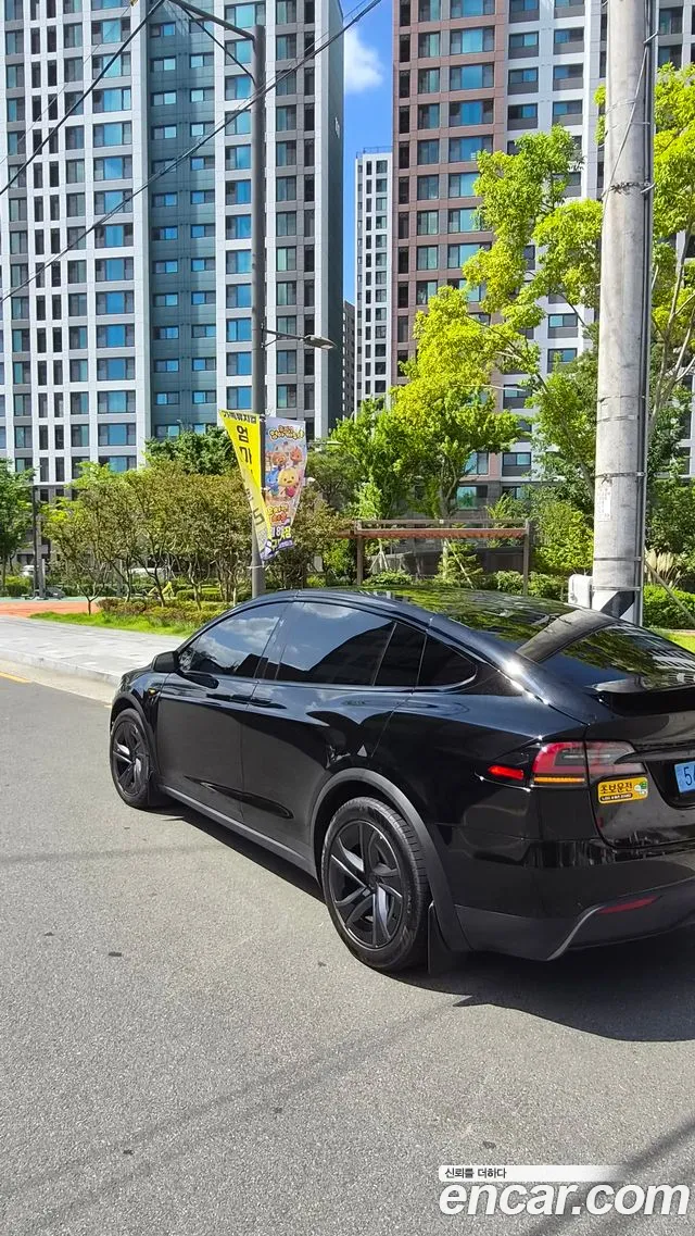 Tesla Model X — Фото автомобиля 4