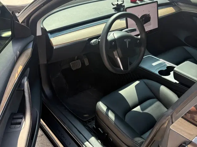 Tesla Model 3 — Фото автомобиля 3