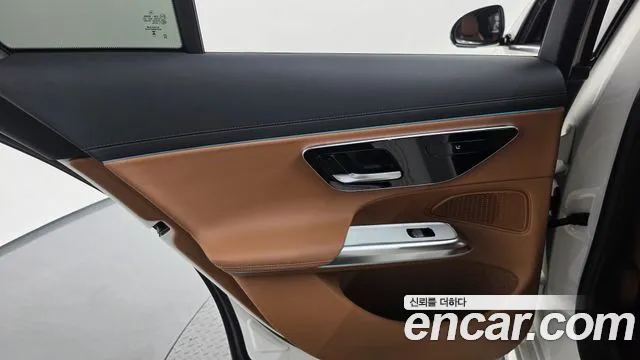 Mercedes-Benz E-Class — Фото автомобиля 25