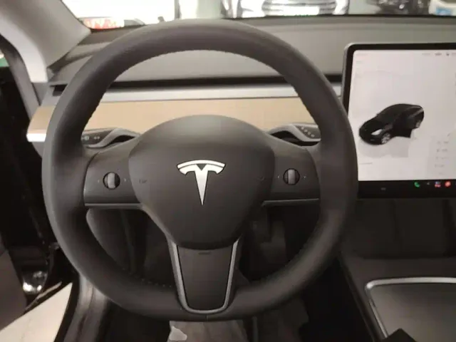 Tesla Model Y — Фото автомобиля 10
