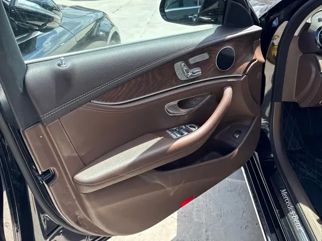 Mercedes-Benz E-Class — Фото автомобиля 6