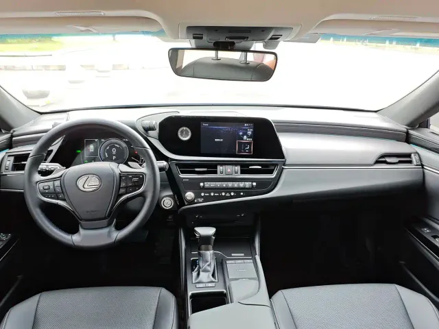 Lexus ES — Фото автомобиля 8