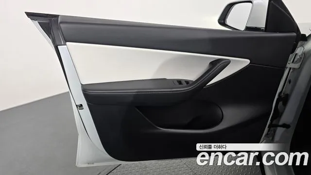Tesla Model Y — Фото автомобиля 20