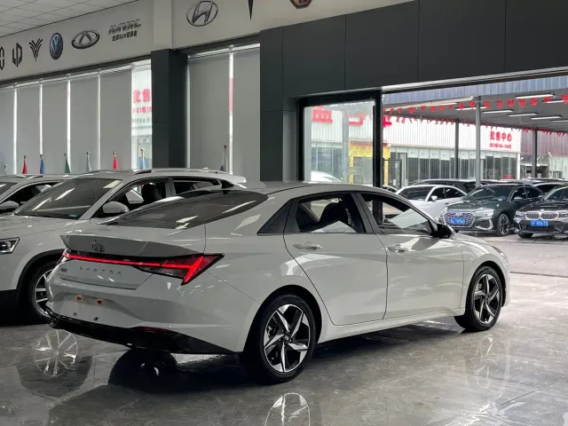 Hyundai Elantra — Фото автомобиля 17