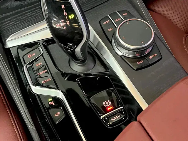 BMW 5 Series — Фото автомобиля 9