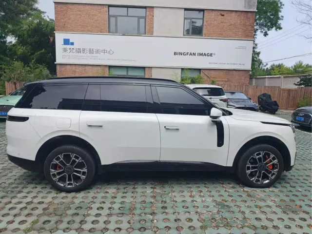 Lynk & Co 900 — Фото автомобиля 4