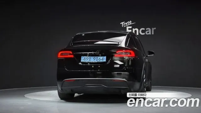 Tesla Model X — Фото автомобиля 4