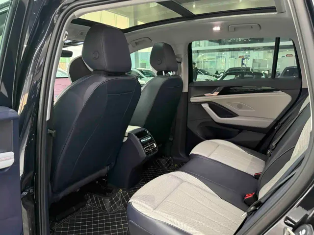 Volkswagen Tiguan L — Фото автомобиля 12