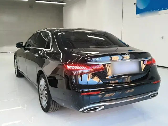 Mercedes-Benz E-Class — Фото автомобиля 4