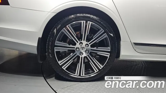 Volvo S90 — Фото автомобиля 5