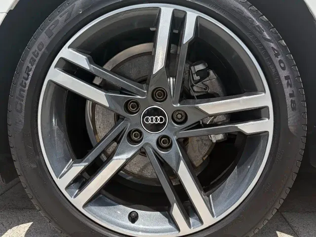 Audi A4L — Фото автомобиля 16