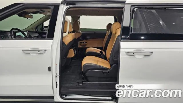 Kia Canival — Фото автомобиля 11
