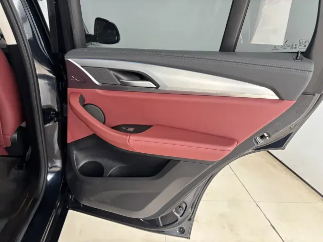 BMW iX3 — Фото автомобиля 24