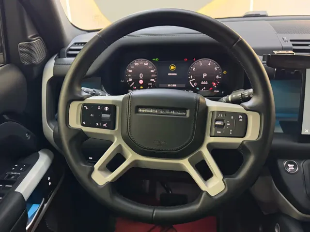 Land Rover Defender — Фото автомобиля 27