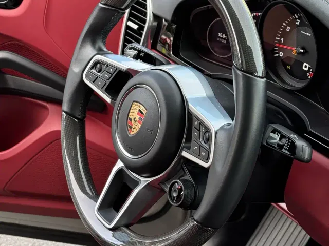 Porsche Cayenne — Фото автомобиля 14