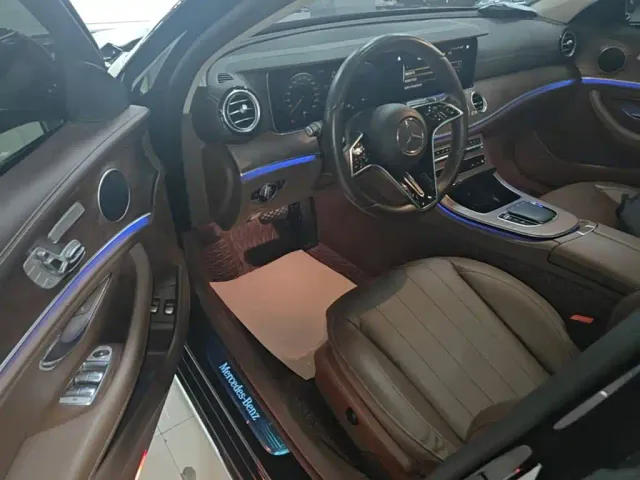 Mercedes-Benz E-Class — Фото автомобиля 14
