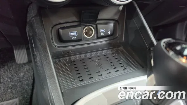 Hyundai Venue — Фото автомобиля 18
